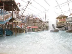 Splash Landings Hotel - Image 2