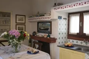 Sappho House - Image 2
