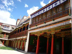 Yabshi Phunkhang Heritage Hotel - Image 3