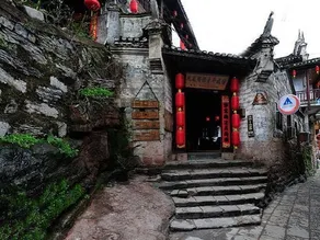 Qinglian Riverside Light Luxury Hostel - Image 2