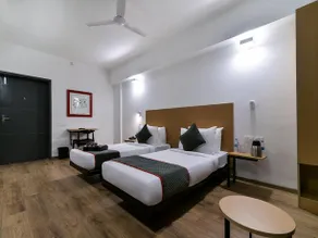 OYO Townhouse 074 Nampally - Image 5