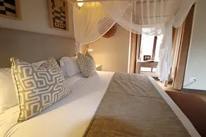 Giraffe Lodge - Image 4