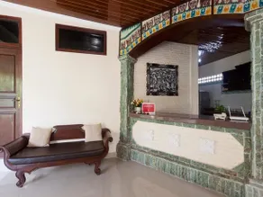 ZEN Rooms Sanur Blanjong Sekawaru - Image 2
