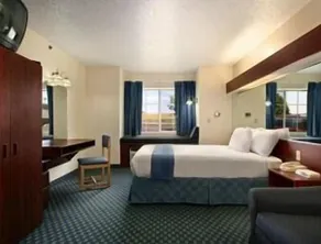 Microtel Inn & Suites by Wyndham Tulsa East - Image 2