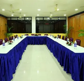 Hotel Green Dreams by OYO Rooms - Image 4