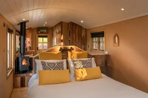 Ashwood Shepherd Hut - Image 5