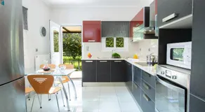 Red Villa - Image 4