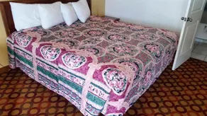 Colonial Inn - Image 4