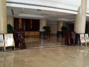 Yilong Grand Hotel - Image 4