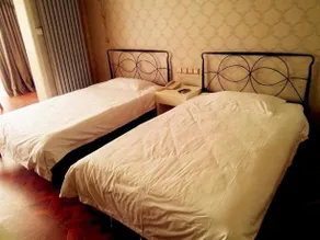 Longbai Business Hotel - Image 2