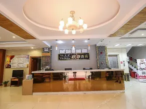 V8 Hotel - Image 4