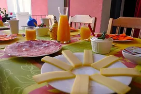 Annie's Bed and Breakfast - Image 2