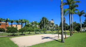 Resort Style - The Oasis Resort Villa 7, 2 Landsborough Pde - Image 5