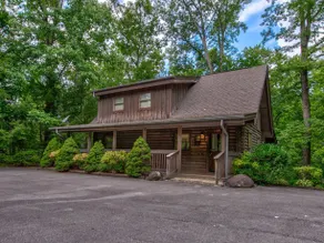 Buckhorn, 2 Bedrooms, Sleeps 6, WiFi, Jetted Tub, Fireplace, Hot Tub - Image 1