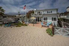 Beachfront Bliss Holiday Home - Image 4