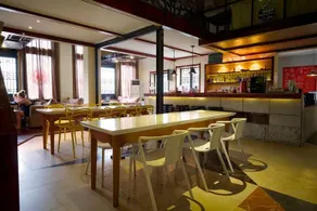Yangtze River International Youth Hostel - Image 2