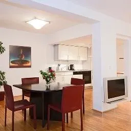 Puzzlehotel Apartment Hietzing - Image 3