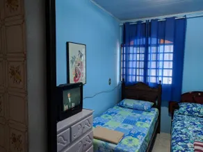 Clean And Quiet Home - Image 2
