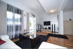J & P Apartments - Image 2