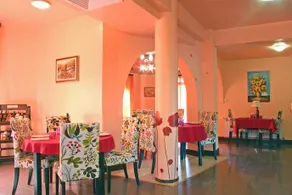Family Hotel Emaly Green - Image 2