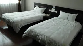 Super 8 Hotel - Image 5