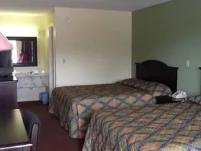 Relax Inn Lakeland - Image 4