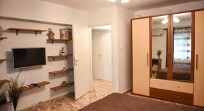 Chic Apartment Near City Center - Image 2