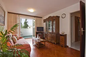 Apartment Tennis - Image 4