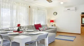 Soundwaves - games room with table tennis - Image 4