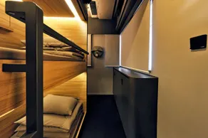 Roomlord Capsule Hotel - Image 4