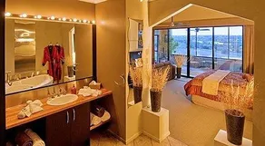 Romantic Getaways at Riverview Rise Retreats - Image 3