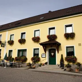 Zum Stickelberg Gasthof - Image 1