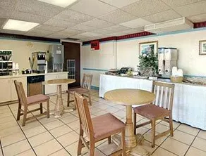Budgetel Inn - Image 3