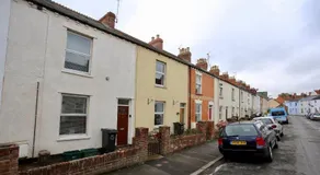 Free parking Cosy House in the Center of Taunton Sleeps 6 people - Image 3