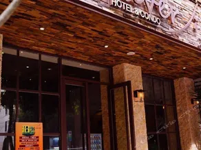 Weaver Hotel and Condo - Image 2