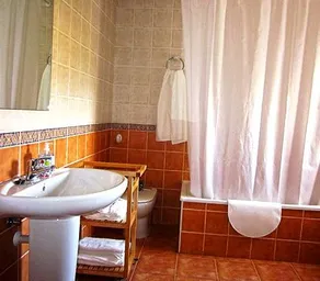 Apartamentos El Hortalán - Image 2