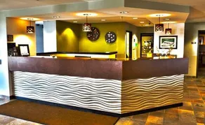 White Pines Inn & Suites of Holland - Image 5