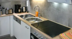 Holiday home with garden & terrace - Image 4