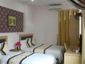 Red Hotel - Image 3