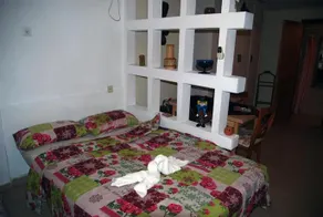 Acre Garden Cabin - Image 2