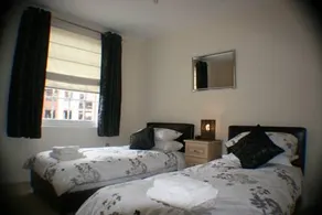 Warwick Apartments - Image 4