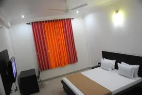 Saket Hotel And Restaurant - Image 4