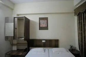 Hotel Amba Inn - Image 5
