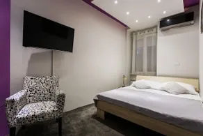 Guest House Purple - Image 4