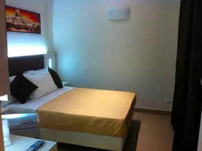Esquire Inn Roma - Image 2