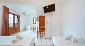 Komninos Rooms - Image 3