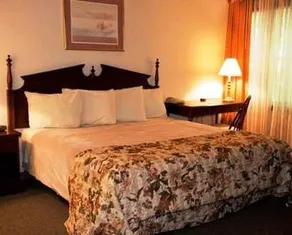 Centennial Inn Hotel & Apartments - Image 3