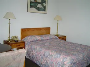 Economy Inn Plymouth - Image 4