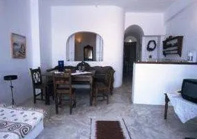 Uranos Houses Imerovigli - Image 4