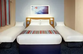 Travelodge Chester Central Bridge Street - Image 4
